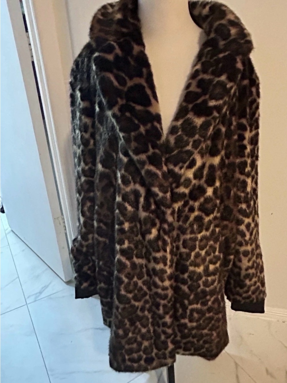 Elie Tahari Faux Fur Leopard Print Coat Jacket Faux Leather Trim L  Animal Glam - Picture 3 of 13